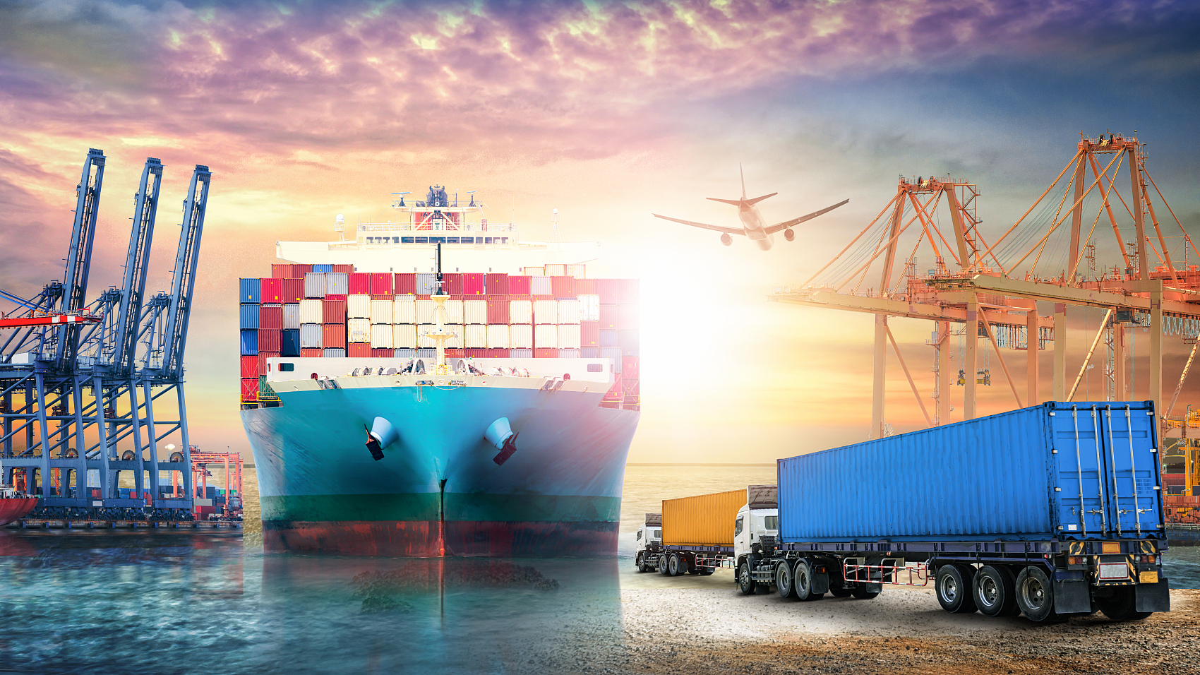 A comparison chart showing different shipping methods for ecommerce logistics